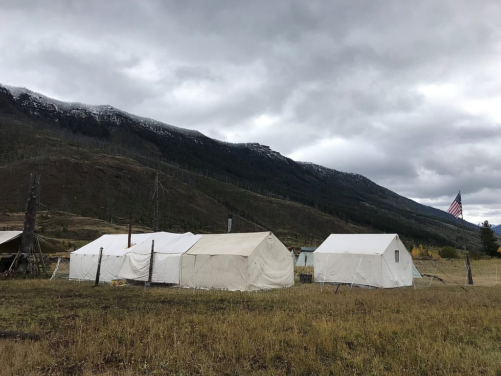 Guided elk hunting on Shoshone National Forest exclusive permittee of Camp areas