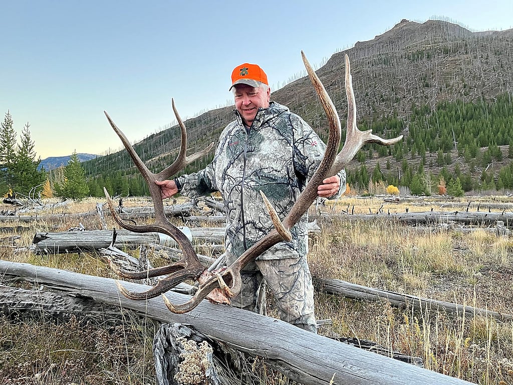 Wyoming Elk hunting unit 55 outfitters