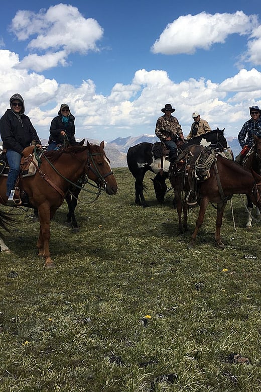 Day ride on a progressive pack trip Shoshone Plateau